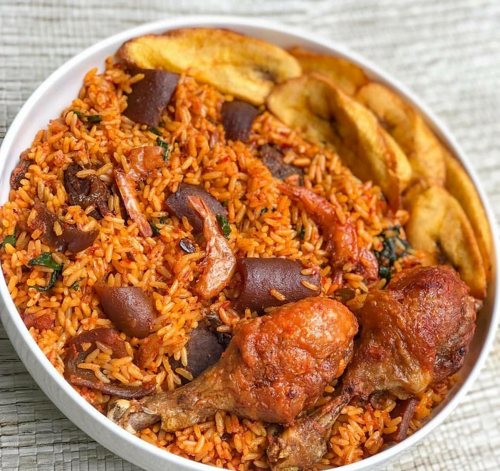 Nigeriás Easter Jollof rice with fried plantain, chicken and goat meat.