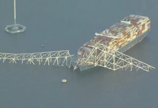 Colapso de puente en Baltimore deja atrapados barcos militares y afecta cadenas globales